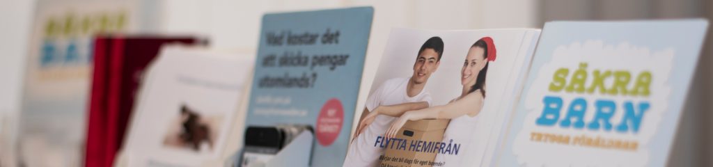 Hylla med informationsblad